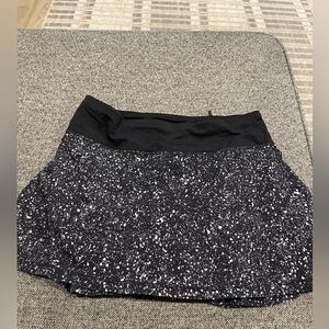 Lululemon women’s  Black and White Speckled Skort size 2